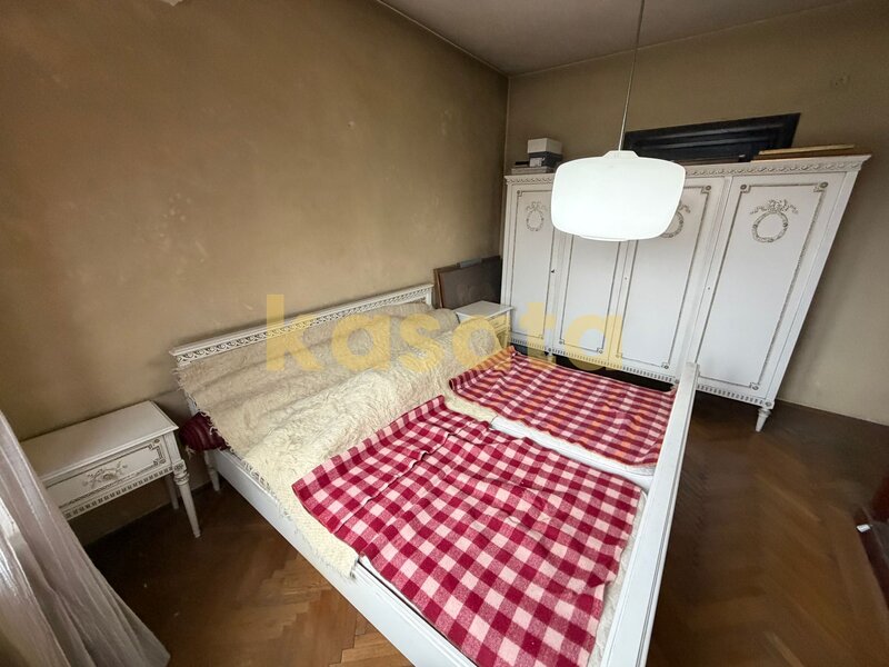 Apartament de vanzare | Ultracentral | 3 camere | Garaj | Boxa