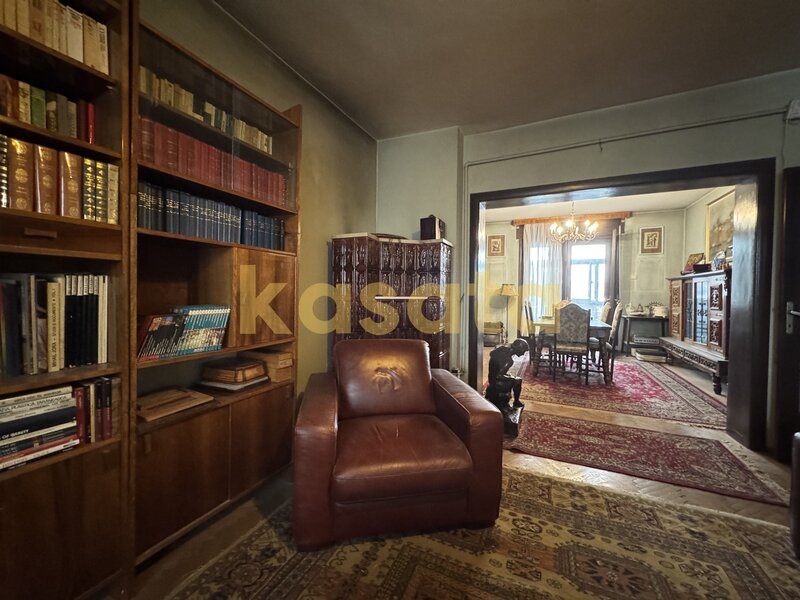 Apartament de vanzare | Ultracentral | 3 camere | Garaj | Boxa